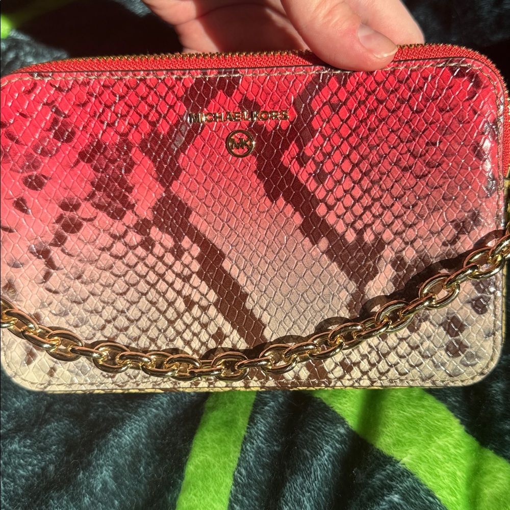 Michael Kors Hot Pink White Ombrรฉ Embossed Snakeskin Gold Crossbody Bag - Picture 3 of 13